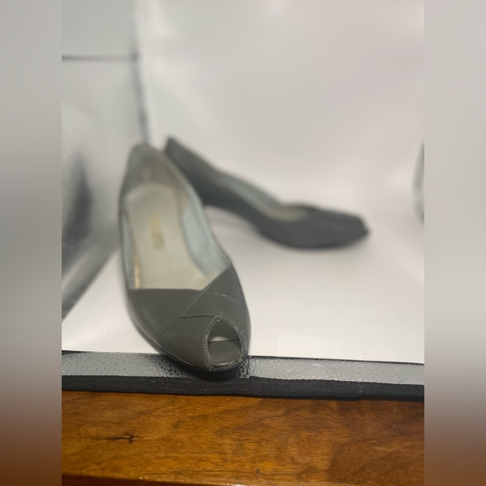 Womens Gray Little Heels Socialites Peep Toe Leather sz 8 Business Casual